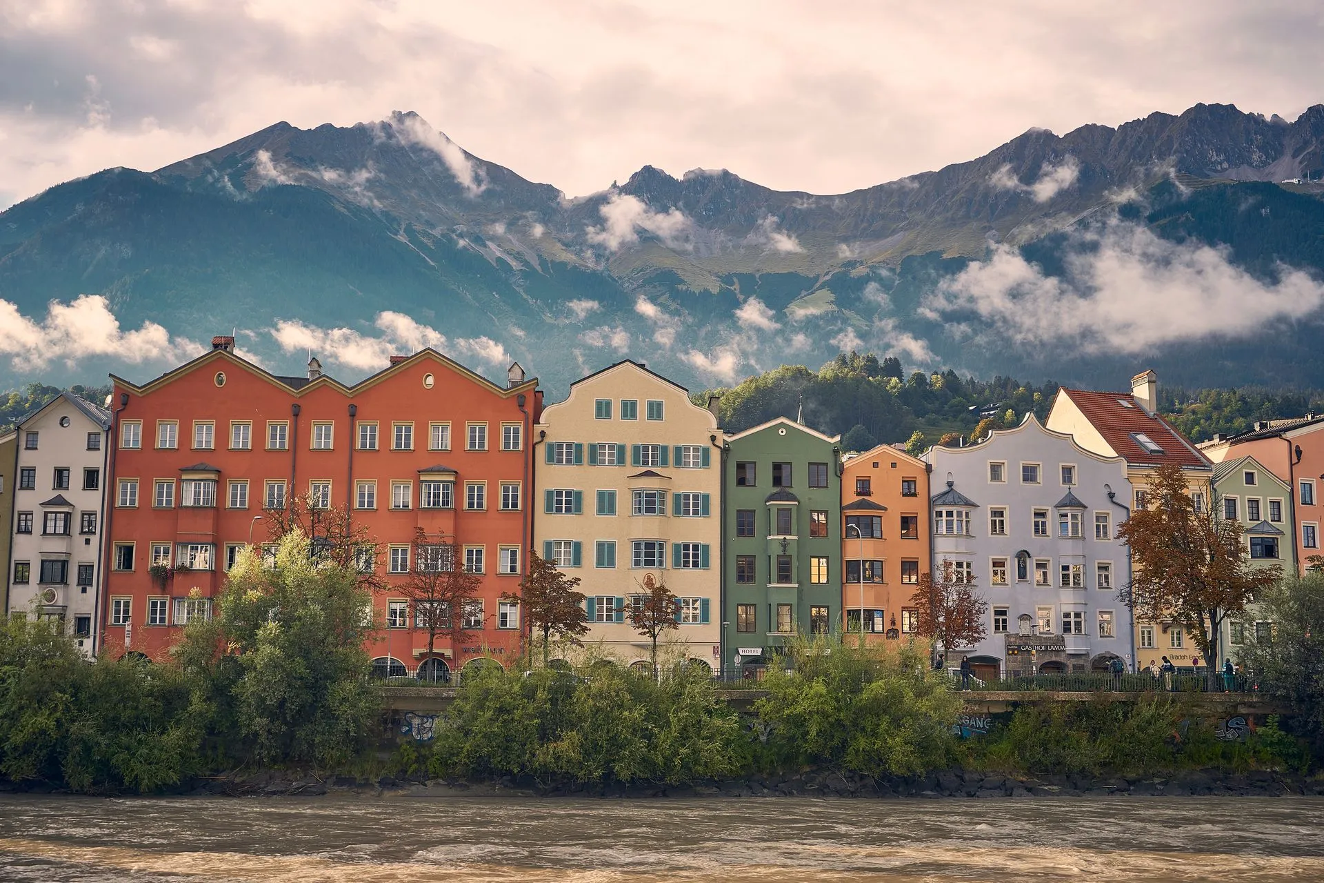 Romantischer Kurzurlaub in Innsbruck: Warum ein Stadthotel zu zweit mehr können muss als nur zentral zu liegen